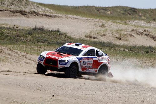 Maximaal succes Mini, Nederlanders Mitsubishi-coureurs ijzersterk